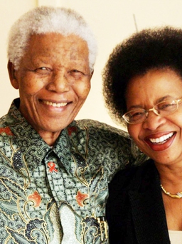 Đời thường các nhân vật nổi tiếng thế giới: Tình yêu trong đời Nelson Mandela