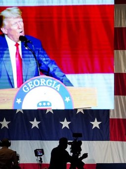Xuất hiện sau khi bị truy tố, ông Trump tố ông Biden 'đánh lạc hướng dư luận'
