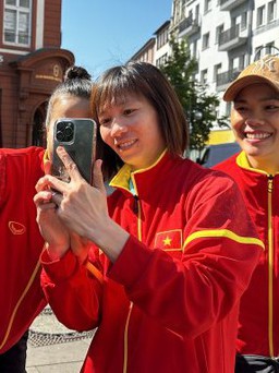 Đội tuyển nữ Việt Nam nghỉ xả hơi, tranh thủ tham quan Frankfurt