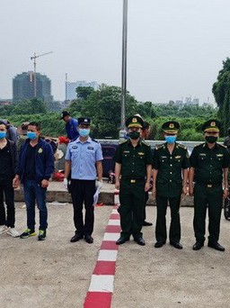 Quảng Ninh: Bàn giao 3 người Trung Quốc nhập cảnh trái phép