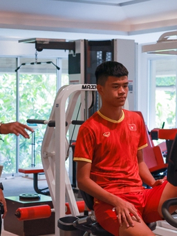 HLV Hoàng Anh Tuấn nói lời cảm động khi chia tay cầu thủ U.17 Việt Nam
