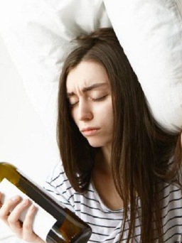 Ngủ trong lúc say có ảnh hưởng đến sức khỏe không?