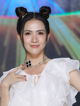 Hoa hậu Phan Thị Mơ khiến Ngọc Sơn khóc nghẹn trên ghế nóng