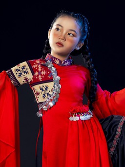 Mẫu nhí 8 tuổi mang giấc mơ thời trang Việt của mẹ đến sàn diễn Thượng Hải