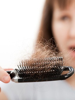 Làm gì để hạn chế rụng tóc?