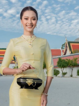 Hoa hậu Thái Lan 'khoe' túi xách Yan Lipao gây ngỡ ngàng cho các tín đồ