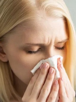 Vì sao nghẹt mũi lại thường tồi tệ hơn vào ban đêm?