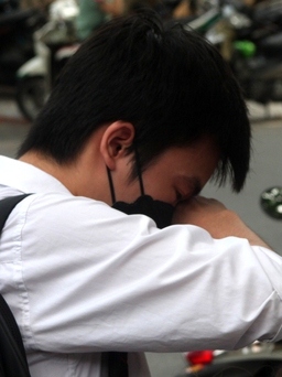 Sự thật 'nam sinh mồ côi mẹ, ngất trên đường đi thi nên không được thi toán'