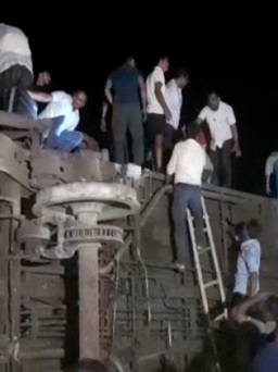 Hơn 200 người chết trong vụ hai tàu lửa tông nhau ở Ấn Độ