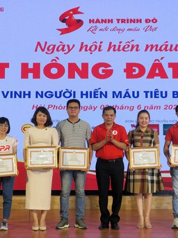 Hải Phòng tôn vinh 10 gia đình và 169 cá nhân hiến máu tình nguyện tiêu biểu