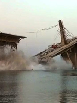 Cầu treo đang xây ở Ấn Độ bị sập lần hai