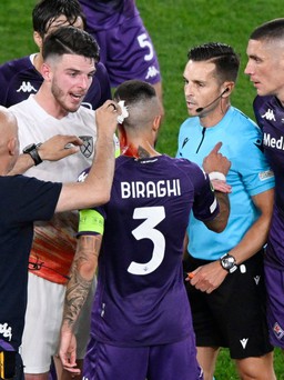30 người bị bắt, đội trưởng Fiorentina bị ném vỡ đầu ở trận chung kết Conference League