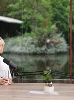 ‘Chuyện thứ VI’ cùng Thùy Minh: Tính nữ không còn quan trọng trên bàn phỏng vấn
