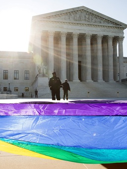 Tòa tối cao Mỹ ra phán quyết đẩy lùi quyền của người LGBTQ+