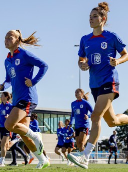 Đội tuyển nữ Hà Lan chê mặt cỏ tại Sydney, tìm sân tập mới