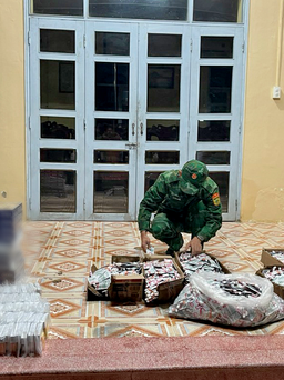 Biên phòng An Giang phát hiện mỹ phẩm, thuốc lá lậu tuồn vào Việt Nam