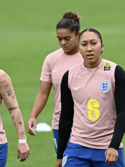 Vì món tiền thưởng 30.000 USD FIFA chuyển trực tiếp, đội tuyển nữ Anh gặp rắc rối