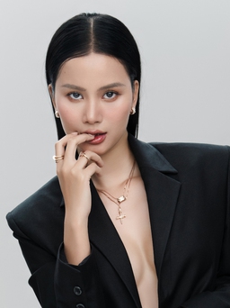 'Cô gái chăn trâu' Hương Ly nóng bỏng ở tuổi 28