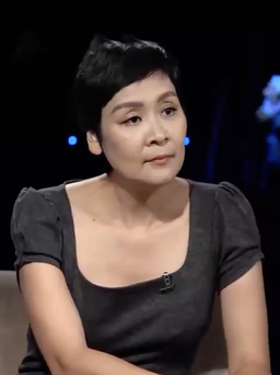 Hoa hậu Phụ nữ Việt Nam qua ảnh đầu tiên ra sao sau biến cố ung thư?