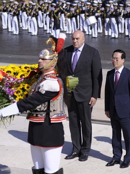 Chủ tịch nước Võ Văn Thưởng đặt vòng hoa tại Đài Tổ quốc ở thủ đô Rome
