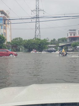 Kiên Giang: Mưa lớn suốt đêm, TP.Rạch Giá chìm trong biển nước