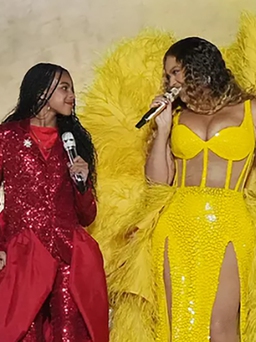 Beyoncé đưa con gái Blue Ivy Carter theo biểu diễn trên sân khấu