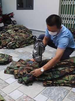 Bảo Lộc: Tiêu hủy hàng trăm áo quần rằn ri không rõ nguồn gốc