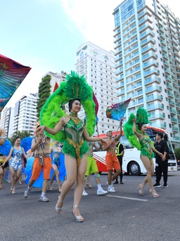 Chiêm ngưỡng bữa tiệc sắc màu của Huda Beach Carnival tại Đà Nẵng