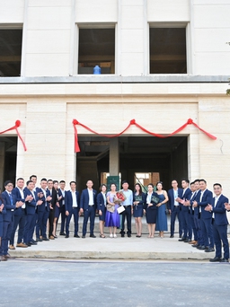 Regal Legend tái xuất, tiếp tục ‘cháy’ hàng, trở thành tâm điểm đầu tư 2023