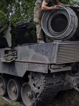 Đức nói Ba Lan tính giá 'phi thực tế' để sửa chữa xe tăng cho Ukraine