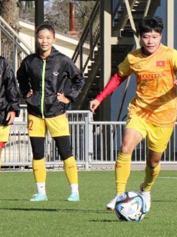 Đội tuyển nữ Việt Nam tập buổi thứ hai, rèn kỹ bài kiểm soát bóng