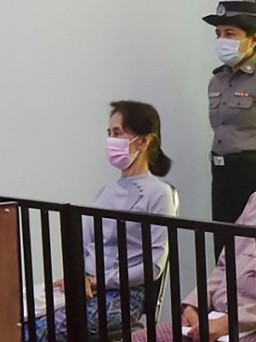 Bà Aung San Suu Kyi được ân xá một phần