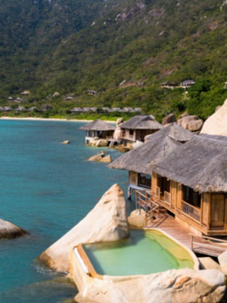 Khách du lịch quay trở lại, Six Senses Ninh Vân Bay, khách sạn Hội An... thoát lỗ