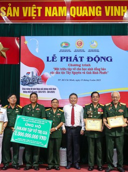 Một triệu tập vở cho học sinh đồng bào các dân tộc Tây nguyên và tỉnh Bình Phước