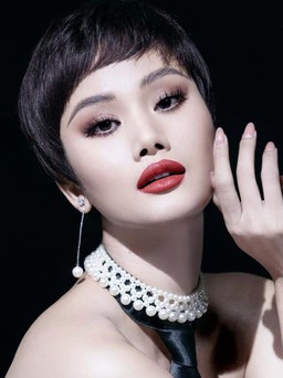 'Cô gái chăn trâu' Hương Ly gây chú ý khi thi Miss Universe Vietnam