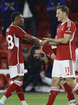 Ngoại hạng Anh: Chris Wood ghi bàn phút 89, Nottingham Forest có chiến thắng đầu tiên