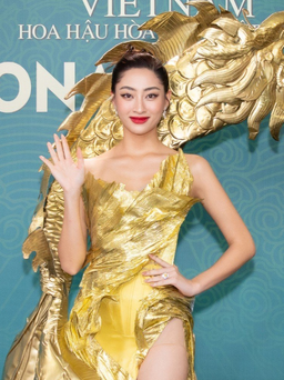 Hoa hậu Lương Thùy Linh khoe chân dài 1,22m tại sự kiện