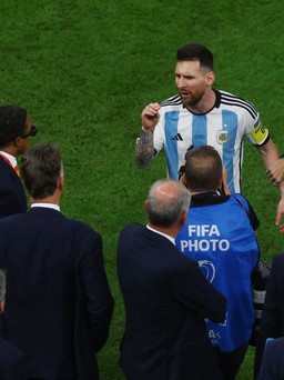 Messi giải thích lý do phản ứng HLV Van Gaal
