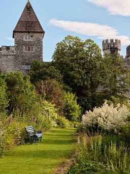 Tham quan khu vườn cực kỳ lãng mạn và thơ mộng tại lâu đài Lismore của Ireland