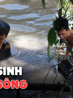 Nghề lạ miền Tây: Vớt đất mưu sinh dưới đáy sông