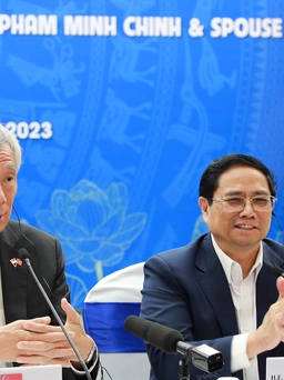Hai thủ tướng trò chuyện về năng lượng xanh với sinh viên ĐH Quốc gia Hà Nội