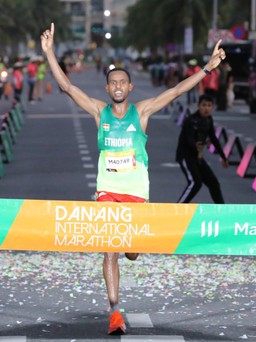 VĐV Ethiopia phá kỷ lục nội dung 42 km tại Marathon Đà Nẵng