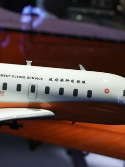 Cơ trưởng hớ hênh để quên hộp bao cao su trong buồng lái máy bay