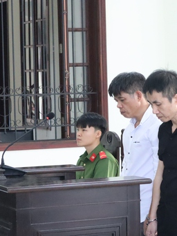 Xét xử vụ mua bán 2 kg ma túy: Một án tử hình, một án chung thân