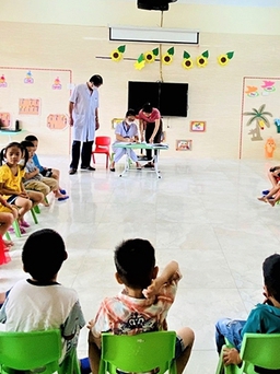 Hà Tĩnh: Hơn 2.300 học sinh ở một huyện phải nghỉ học do đau mắt đỏ