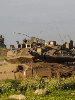 Trộm xe tăng quân đội Israel rồi đưa vào bãi phế liệu