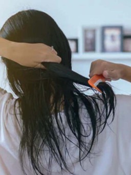 Lý do bạn không nên đi ngủ khi tóc ướt