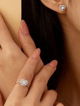 Phối đồ mùa thu thêm xinh với 4 mẫu nhẫn kim cương độc đáo