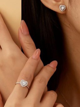 Phối đồ mùa thu thêm xinh với 4 mẫu nhẫn kim cương độc đáo