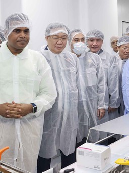 Chủ tịch Quốc hội thăm tập đoàn đa ngành hàng đầu Bangladesh về dược phẩm, dệt may